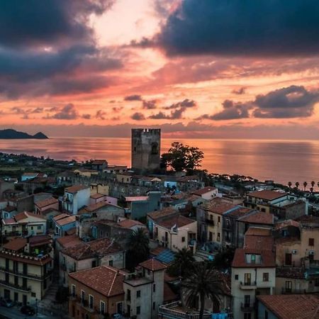 Ferienwohnung Casa Tranquilla E Luminosa Con Terrazzo A Due Passi Dal Mare Brolo Exterior foto