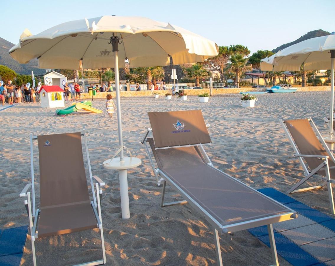 Ferienwohnung Casa Tranquilla E Luminosa Con Terrazzo A Due Passi Dal Mare Brolo Exterior foto