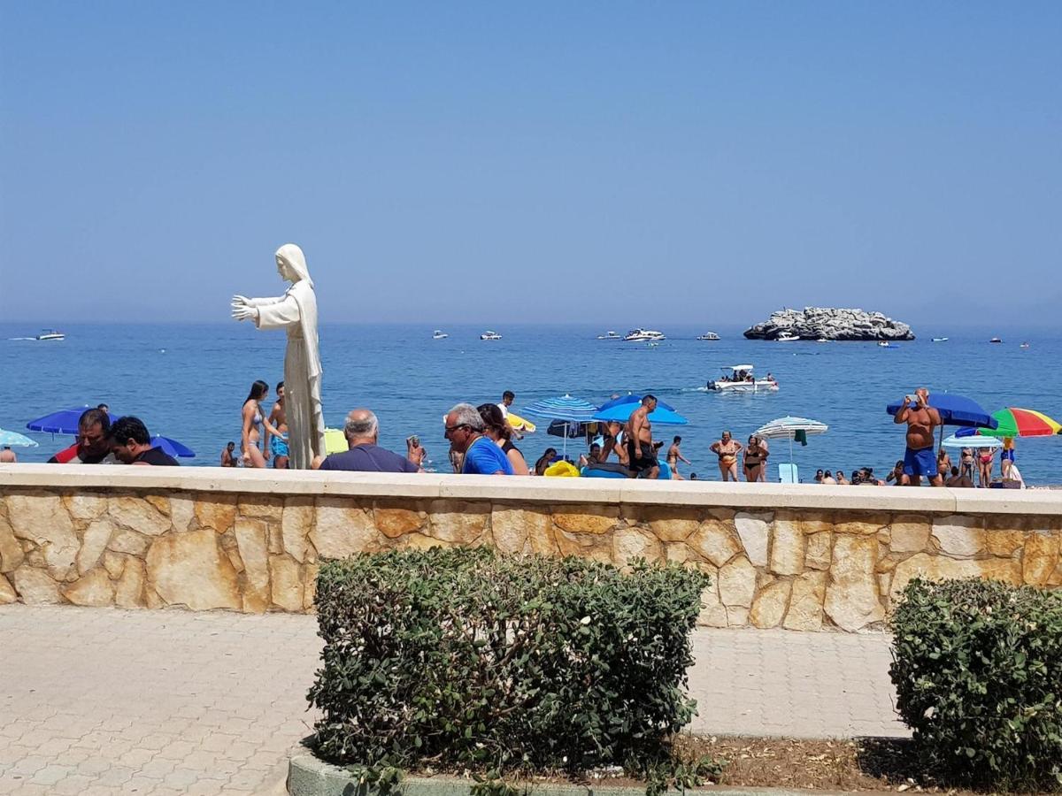 Ferienwohnung Casa Tranquilla E Luminosa Con Terrazzo A Due Passi Dal Mare Brolo Exterior foto