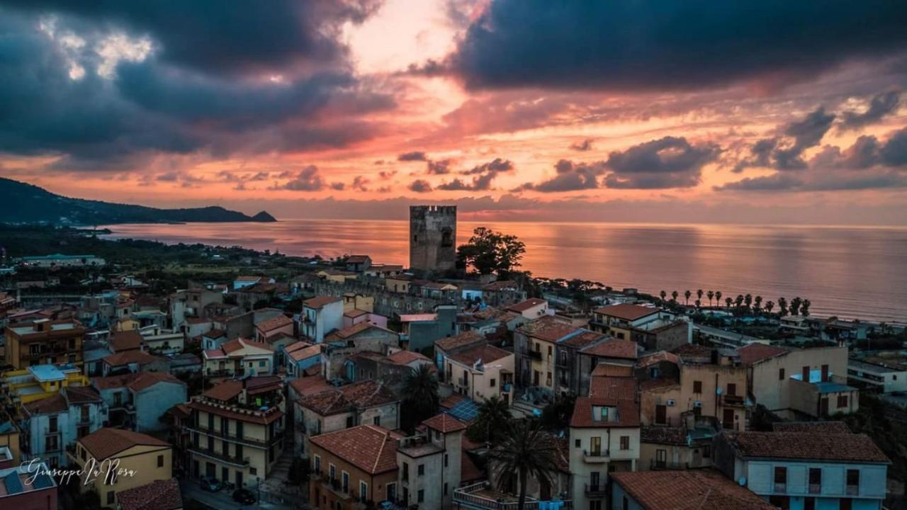 Ferienwohnung Casa Tranquilla E Luminosa Con Terrazzo A Due Passi Dal Mare Brolo Exterior foto