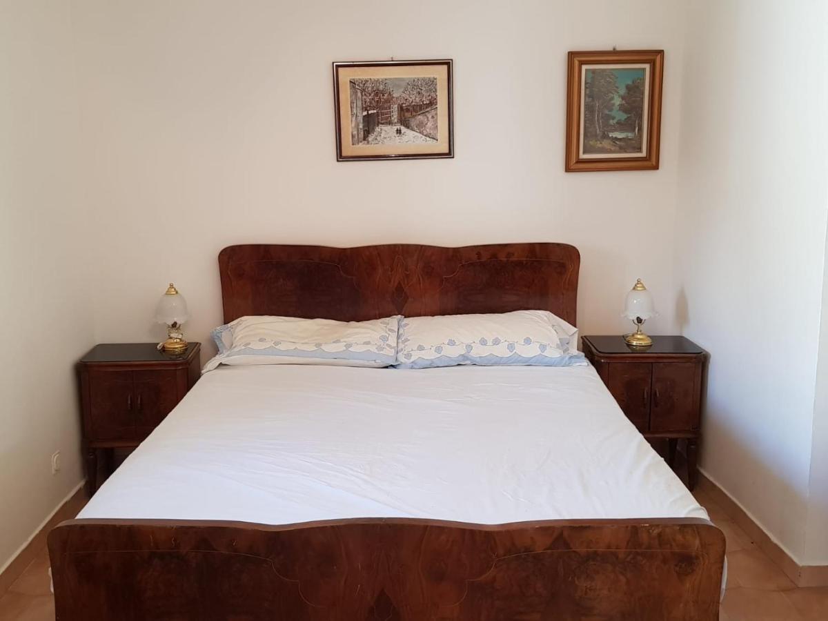 Ferienwohnung Casa Tranquilla E Luminosa Con Terrazzo A Due Passi Dal Mare Brolo Exterior foto