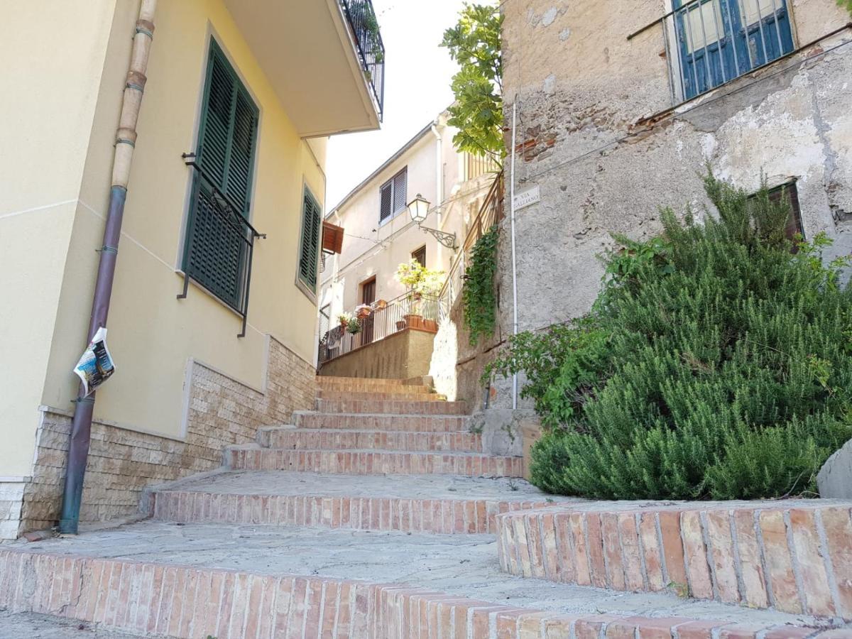 Ferienwohnung Casa Tranquilla E Luminosa Con Terrazzo A Due Passi Dal Mare Brolo Exterior foto